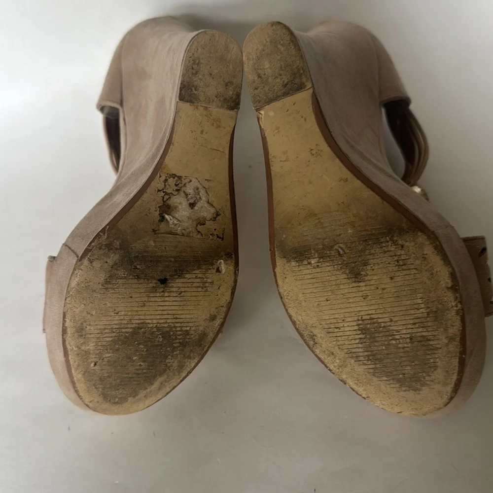MADDEN GIRL Taupe Faux Suede 5.35” Platform Wedges Pierced T Strap Zip Heel 7